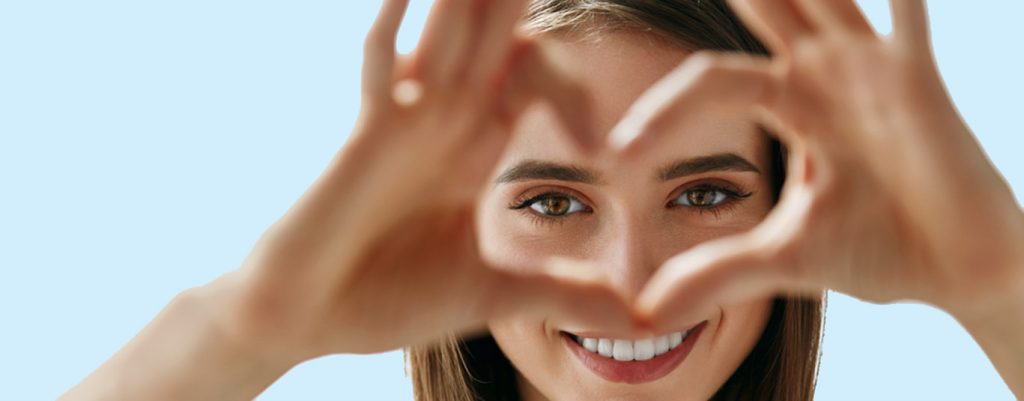 EyeContacts Loves Eyes